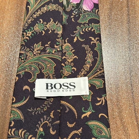 Hugo Boss bundle of 4 ties. - Picture 6 of 11